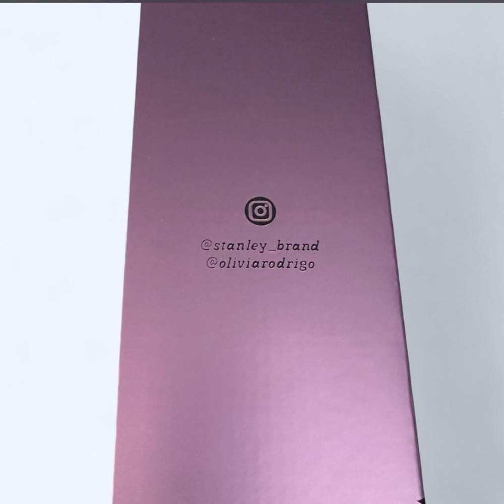 Stanley x Olivia Rodrigo Tumbler - Picture 6 of 7